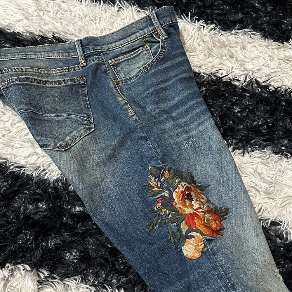 Driftwood “Audrey” Embroidered & Distressed Skinny Jeans, Cuffs, Sz 30